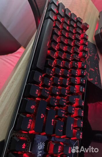 Игровая механическая клавиатура Bloody B810R