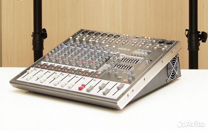 Активный микшер с усилителем 2х400Вт, 2х700 Yamaha