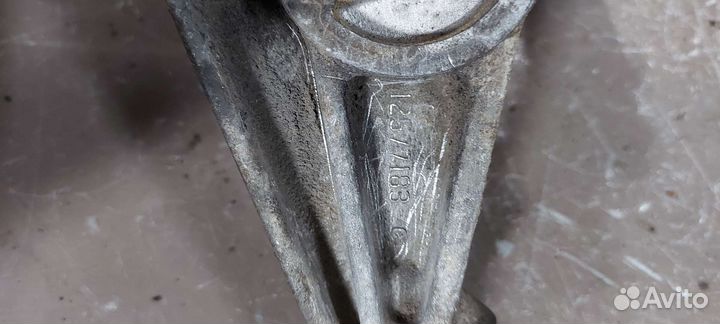 Кронштейн крепления генератора Cadillac SRX