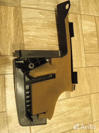 Накладка ремня безопасности заднего левого Audi100