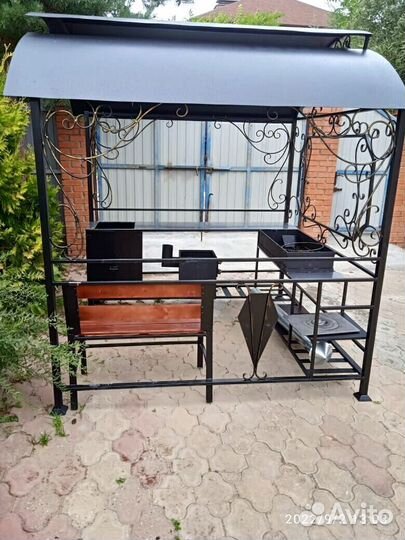 Мангал с крышей