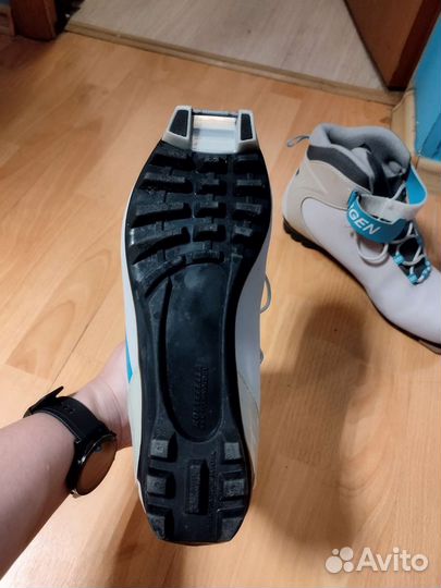 Лыжные ботинки