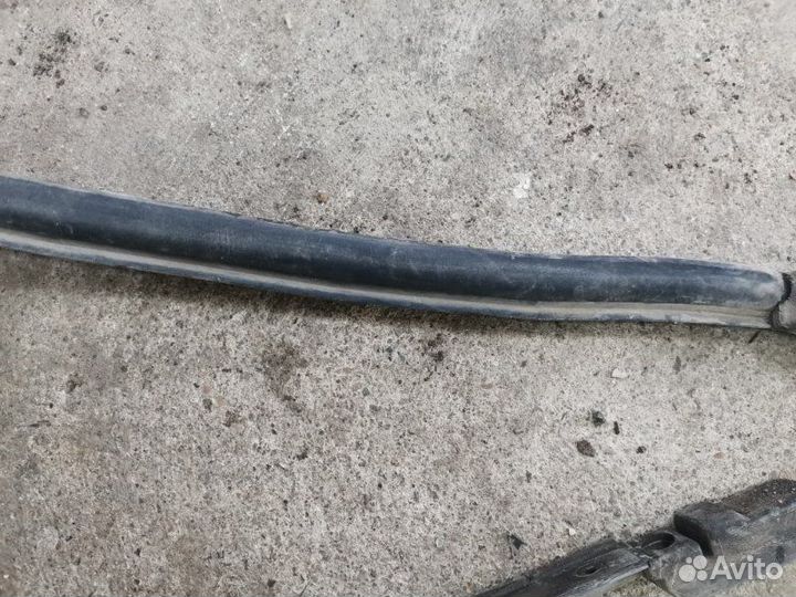 Уплотнительная резинка капота Hyundai Sonata седан