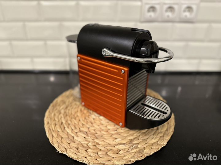 Капсульная кофемашина Nespresso Pixie C61 Red