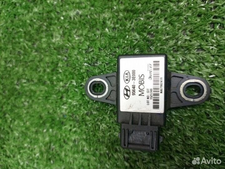 Датчик ускорения Kia Sorento SUV 2.5 D4CB 2009