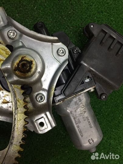 Стеклоподъемник передний Toyota Auris E150