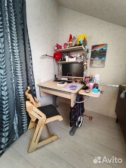 Письменный стол и стул для школьника 1-5 класс