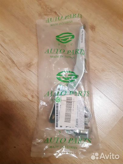 Петля капота Toyota Corolla 150