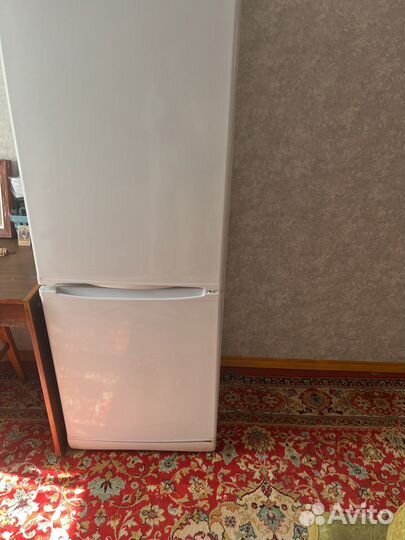Холодильник бу Indesit 2х камерный