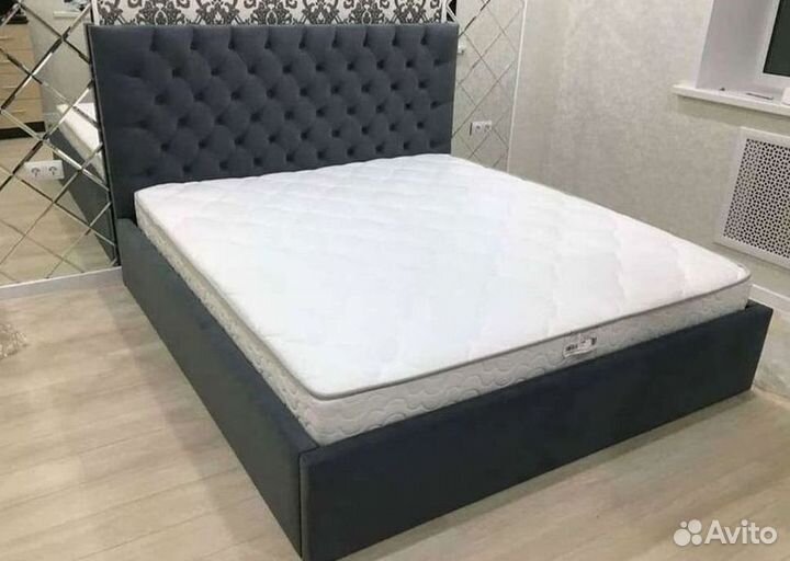 Кровать с молдингом