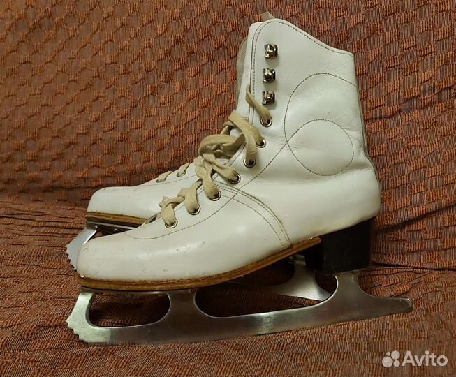 Коньки фигурные, по стельке 23.5