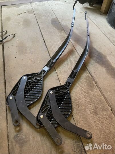 Поводок стеклоочистителя передний левый RX 350