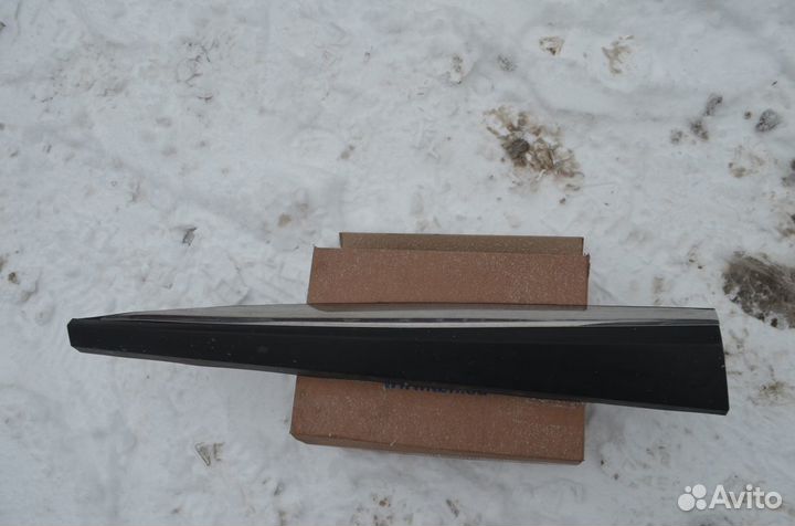 Nissan Murano молдинг двери передней левой