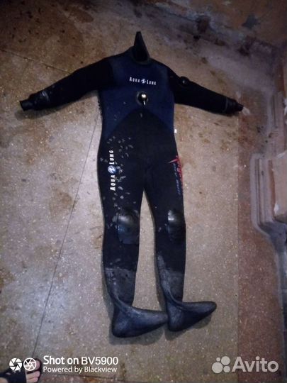 Сухой гидрокостюм