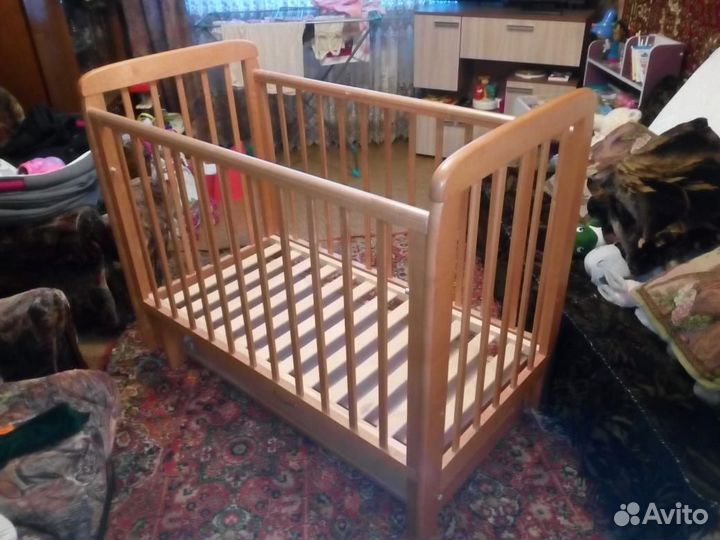 Детская кроватка с мятником и ящиком