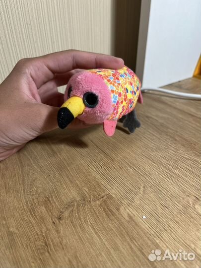 Яркая игрушка