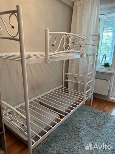 Кровать двухьярусная