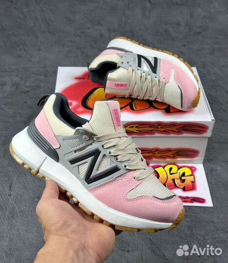 Кроссовки женские розовые