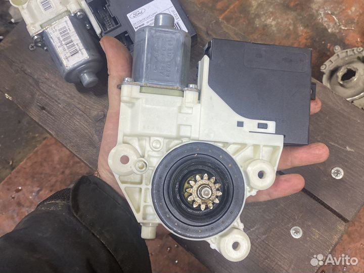 Фокус 2 моторчик стеклоподьемника задний левый