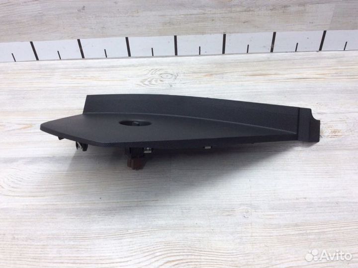 Накладка (кузов внутри) правая Renault Arkana