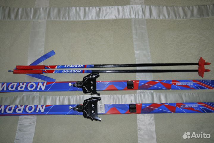 Лыжи беговые детские 140 см