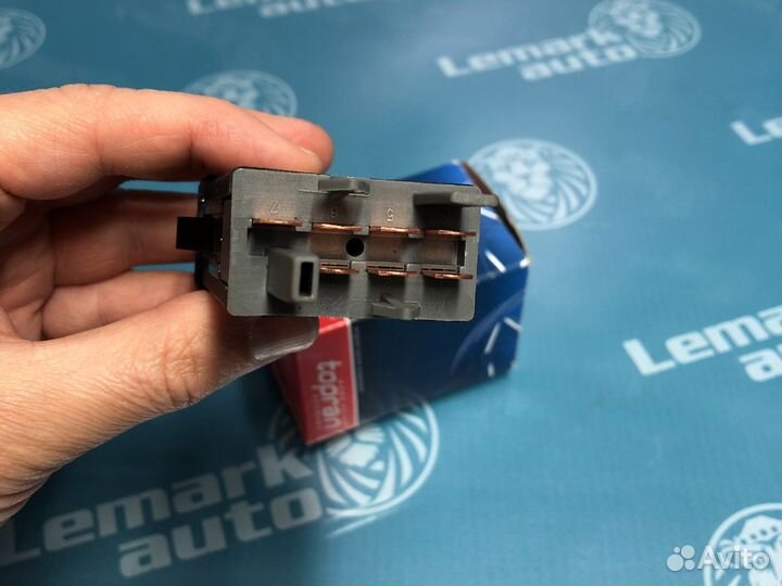 Кнопка аварийной сигнализации Skoda Octavia