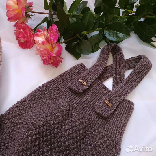 Вязаный костюм ручной работы