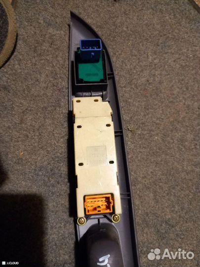 Блок упр. стеклоподьемниками на mitsubishi delica