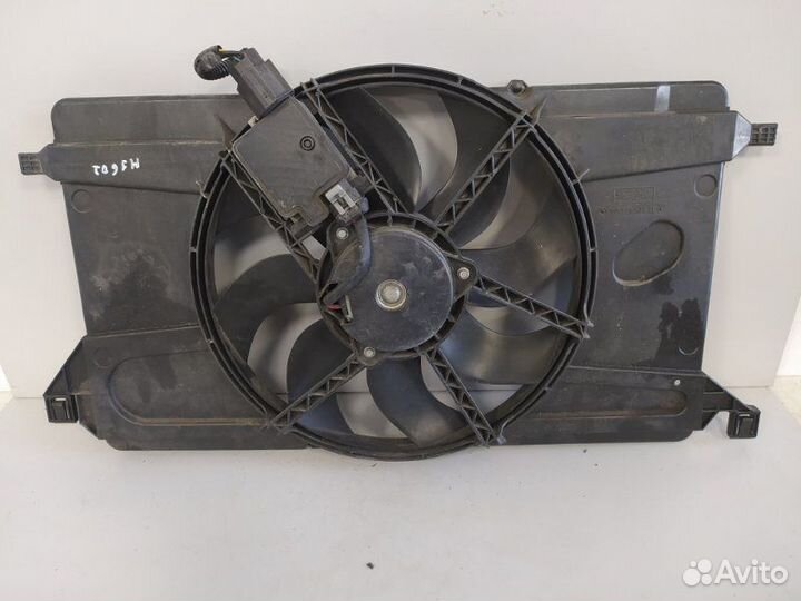 Диффузор с вентилятором радиатора Ford Focus 2