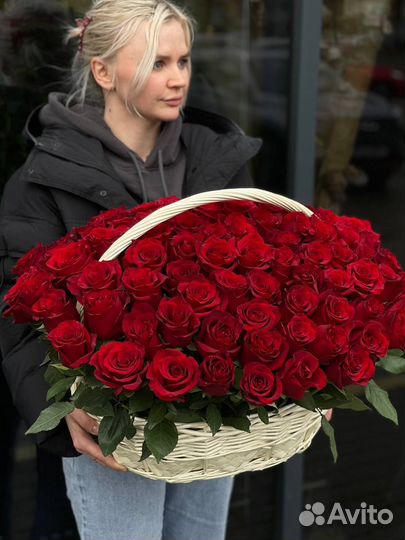 101 роза в корзине