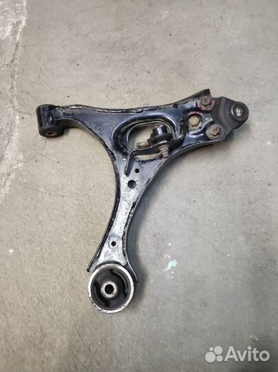 Рычаг передний правый нижний Honda Civic 4D 8 кузо