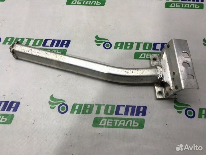 Кронштейн подрамника передний правый Citroen C4