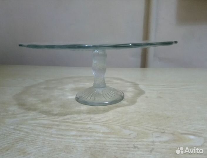 Тортница на ножке