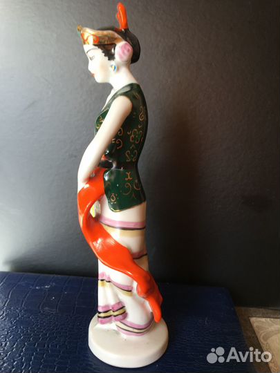 Фарфоровые статуэтки лфз