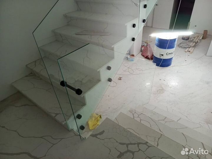 Стеклянные перила для лестниц