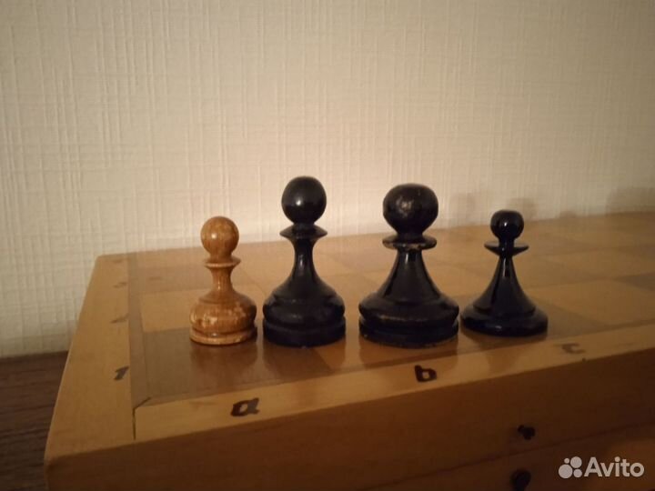 Шахматные фигуры деревянные и пластиковые