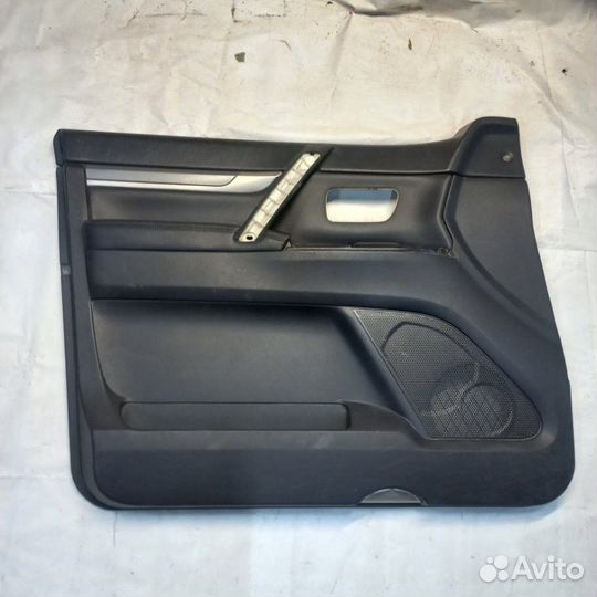 Обшивка двери передняя левая Mitsubichi Pajero 4