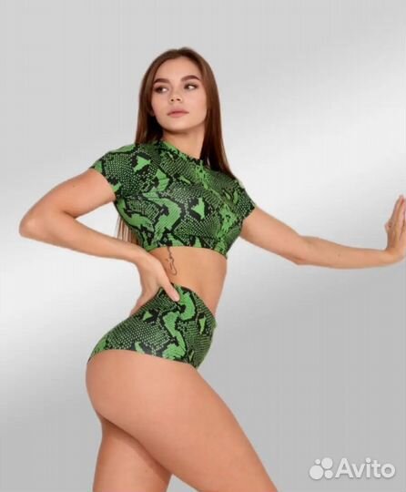 Новый костюм для спорта со змеиным принтом 40-42