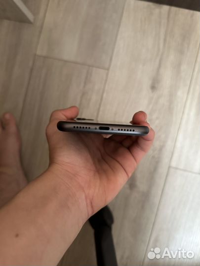 Телефон iPhone 11