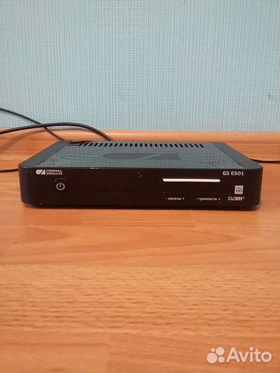 Комплект триколор на 2 тв + стеклянная полка