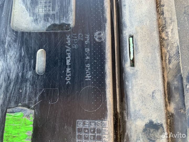 Накладка задней правой двери Touareg 2010-2018