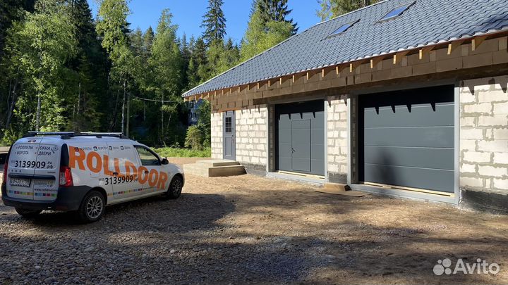 Автоматические секционные гаражные ворота alutech