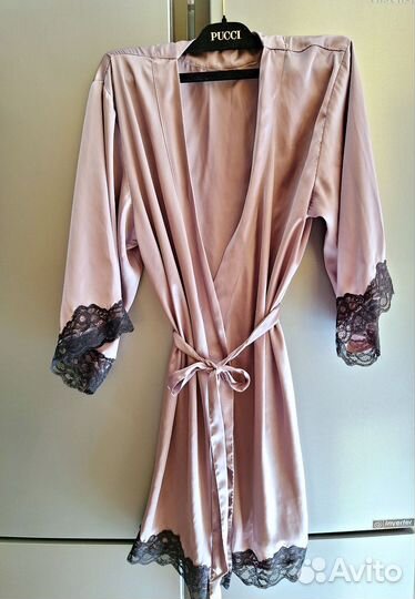 Шёлковый халат с кружевом s-m цвета капучино