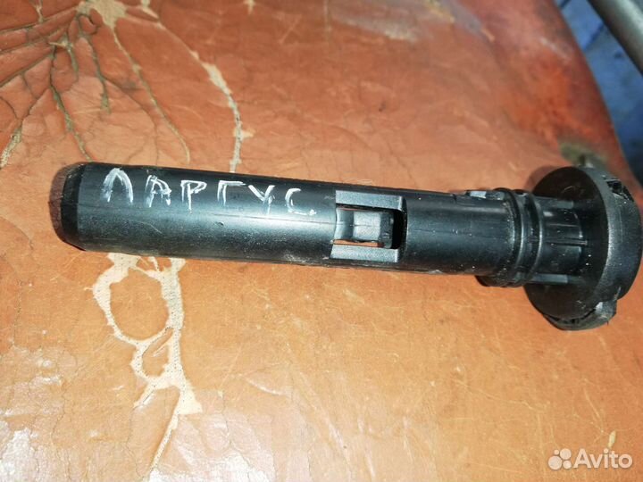 Направляющая подголовника Лада Ларгус