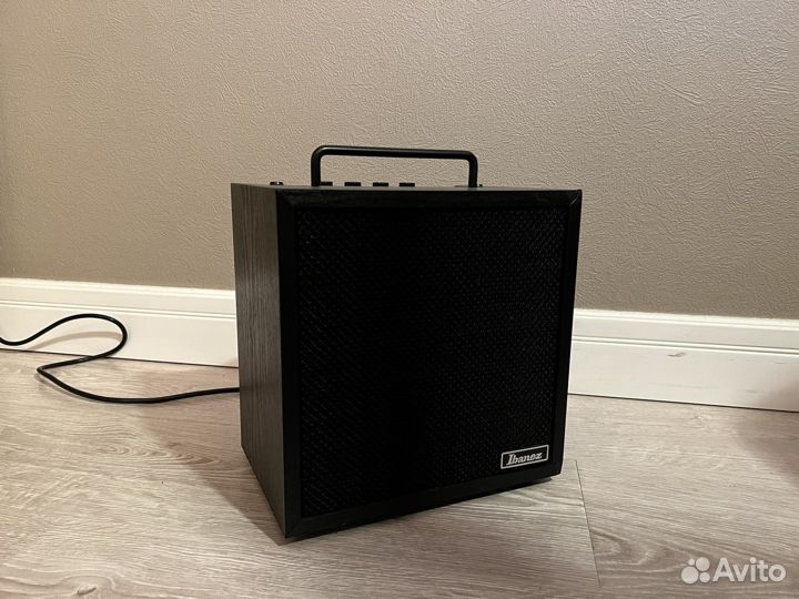 Бас гитара и комбоусилитель