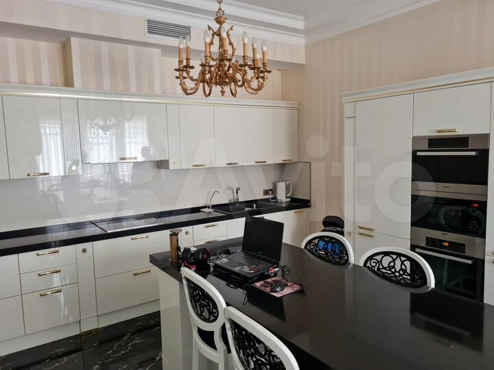 Дом 643 м² на участке 11,5 сот.