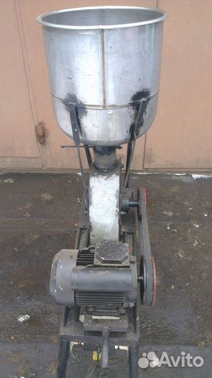 Продаю зернодробилки