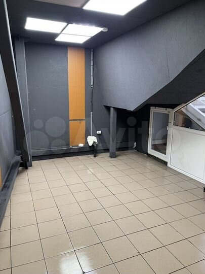 Свободного назначения, 20 м² у остановки