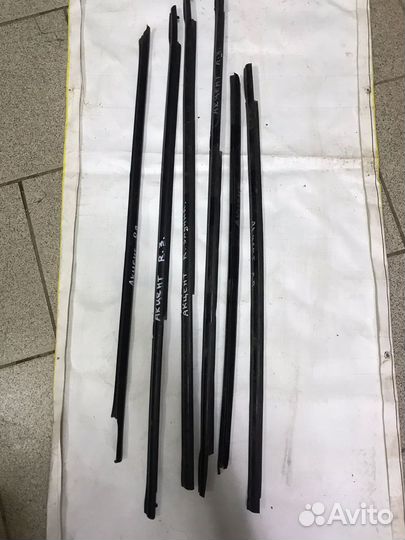 Накладка стекла передняя Hyundai Accent