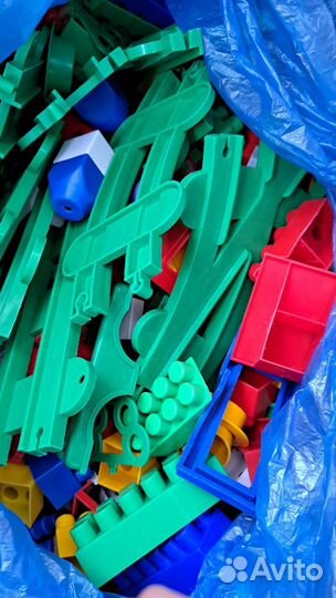 Детский конструктор полесье и пакет игрушек наДачу